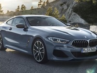 BMW 8シリーズ 新型、デジタルキーと無線ソフト更新を導入 画像