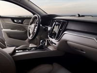 ボルボ S60 新型、部分自動運転が可能…衝突回避機能も充実 画像