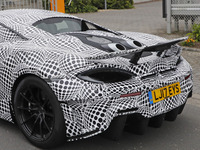 エギゾーストはそこ!? 公開直前、マクラーレン新型「LT」の過激ボディ 画像