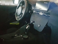 トヨタ スープラ 新型、運転席を独占スクープ! シフトまわりはBMW風? 画像