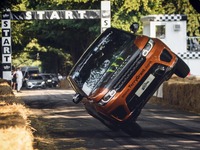 レンジローバースポーツ SVR、片輪走行のギネス記録…グッドウッド2018ヒルクライム 画像
