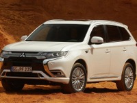 三菱 アウトランダーPHEV、燃費は49.9km/リットルと発表…欧州2019年型 画像