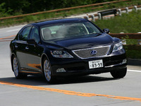 【インプレ'07】下野康史 レクサス『LS600h』大型高級省エネ住宅のよう 画像