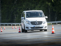 ダイムラー、最新自動運転車で実証実験へ…1秒間に数百兆回の計算が可能 画像