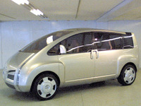 【東京ショー2001出品車】欧州でまとめた空間系のコンパクトミニバン、日産『KINO』 画像