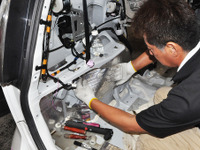 中古のプレマシーが高級ミニバンに変身!? 静粛性向上計画を「魔術師」に相談してみた 画像