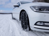 ネクセン、乗用車用スタッドレスタイヤ「WINGUARD ice2」発売へ…3つの新技術 画像