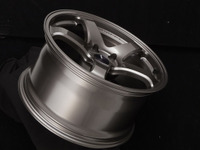 エンケイ、5スポークのコンケイブホイール「PF05」発売へ 画像