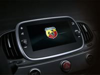 アバルト 595、車載インフォテインメントシステムを強化　Apple CarPlay/Android Auto対応 画像