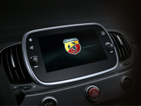 アバルト 595、車載インフォテインメントシステムを強化 Apple CarPlay/Android Auto対応 画像