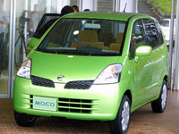 【東京ショー2001出品車】日産『moco』はスタイリッシュな軽ミニバン “fromスズキ” 画像