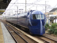 タンカー衝突、駅舎火災、沿線家屋倒壊…関西の鉄道で再開の目途が立たない箇所が続出　台風21号 画像