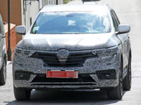 ルノー コレオス、メルセデス製1.3Lターボ搭載か…兄弟車のエクストレイルはどうなる? 画像