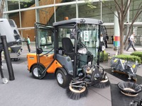 ケルヒャーのロードスイーパーは4WSを超えるボディ中折れ操舵:普通免許で運転OK 画像