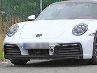 ポルシェ 911 新型、アクティブシャッター&新開発ブレーキキャリパーを確認 画像