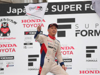 【スーパーフォーミュラ 第6戦】雨中の岡山戦、関口雄飛が可夢偉との“激闘経由”でポール・トゥ・ウイン 画像