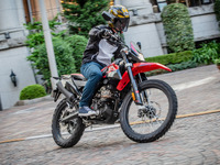 【アプリリア RX125 試乗】「これがいい!」今や貴重な“原2”フルサイズトレール…青木タカオ 画像