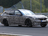 BMW最強の直4搭載へ…3シリーズ 新型、「ツーリング」の高速テストを目撃 画像