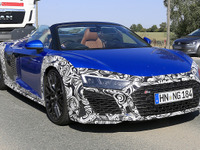 アウディ最速オープン「R8 GTスパイダー」復活か…迫力のテスト車両を目撃 画像