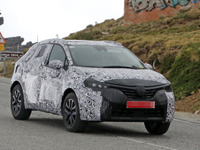 ルノー「ルーテシアSUV」をスクープ!EVには日産リーフの技術も 画像