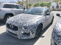 Cクラス&3シリーズに食らいつけ…ジャガー XE が初の大改良、その実態は 画像