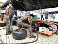 アシックスのワーキングシューズをモータースポーツの中で体験 画像