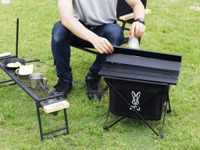 ソロキャンプに最適なテーブル機能付き折り畳み式ゴミ箱、DODが発売 画像