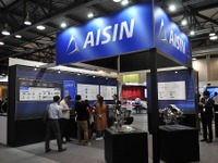 アイシン、1モーターHVトランスミッションや電気式4WDユニットを出展…EVS31 画像