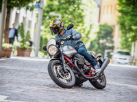 【モトグッツィ V7 III レーサー 試乗】ネオクラ?レトロモダン?いいえ、ずっとこれでやってます…青木タカオ 画像