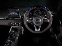 LEDで車両情報をリアルタイム表示、ダムドが新型ステアリングの一般販売開始 画像