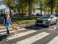 ジャガーのEV『I-PACE』、人工走行音発生装置を開発…速度や進行方向で音が変化 画像