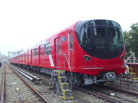 丸くて赤い新型地下鉄、車内にコンセントも…東京メトロ 丸ノ内線 2000系［詳細画像］ 画像