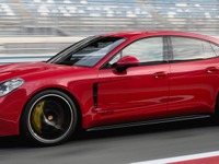 ポルシェ パナメーラ に2つの「GTS」、460馬力の高性能グレード登場 画像