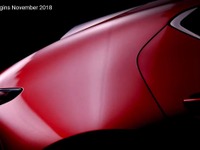 マツダの新型車、ティザーイメージ… アクセラ 次期型か? 画像