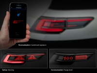 VWの次世代テールライト、警告サインや充電レベルの表示が可能に 画像