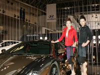 【東京モーターショー07】コンパニオン写真蔵…光岡自動車 その5 画像