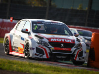 【WTCR 鈴鹿】“新生”世界ツーリングカー・カップの日本初開催戦がスタート…予選バトルはプジョーとアルファが制す 画像