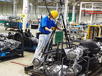 日野自動車の総生産台数、3年連続プラス…10.8%増の10万5167台で 2018年度上半期 画像