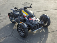 【Can-Am ライカー 試乗】オンオフ問わず爆走!新感覚マシンは“四輪免許”でOK…青木タカオ 画像