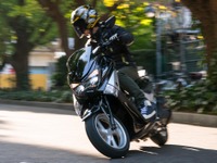 【ヤマハ NMAX125 試乗】売れる理由は、見て触れて乗れば、すぐにわかる…青木タカオ 画像