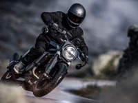 ハスクバーナ スヴァルトピレン701、75馬力の単気筒エンジン搭載…EICMA 2018 画像