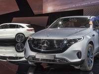 メルセデスベンツ初の市販EV『EQC』、2019年春から生産へ…発売は2019年央に 画像