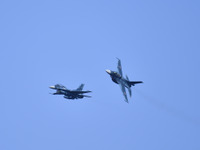 F-2 戦闘機、もてぎで迫力のウエルカムフライト…SUPER GT 最終戦に2機 画像