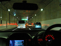 山手トンネル大渋滞 画像