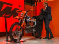 KTM 690エンデューロR に2019年型、オフロード性能を強化…EICMA 2018 画像