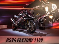 アプリリア RSV4 に史上最強、217馬力の「ファクトリー」…EICMA 2018 画像