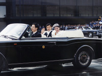 国産のオープンカーで新天皇パレードへ、旧式ロールスロイス走行不能で［新聞ウォッチ］ 画像