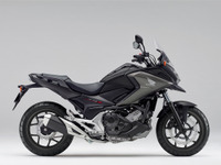 ホンダ NC750X、ABSやグリップヒーター、HSTCを標準装備へ 画像