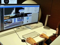 遠く離れた場所で自動運転車を監視する 損保ジャパン日本興亜が実証実験を公開 画像