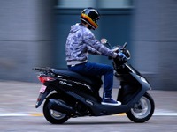 自動運転技術より、ヘルメットかぶって欲しい二輪車事故【岩貞るみこの人道車医】 画像